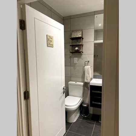 Luxury 1 Bedroom Apartment With Netflix & Parking Borehamwood Exterior foto
