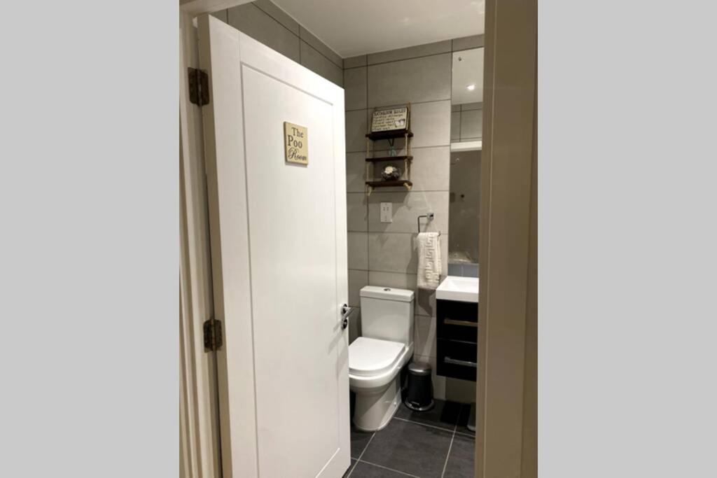 Luxury 1 Bedroom Apartment With Netflix & Parking Borehamwood Exterior foto